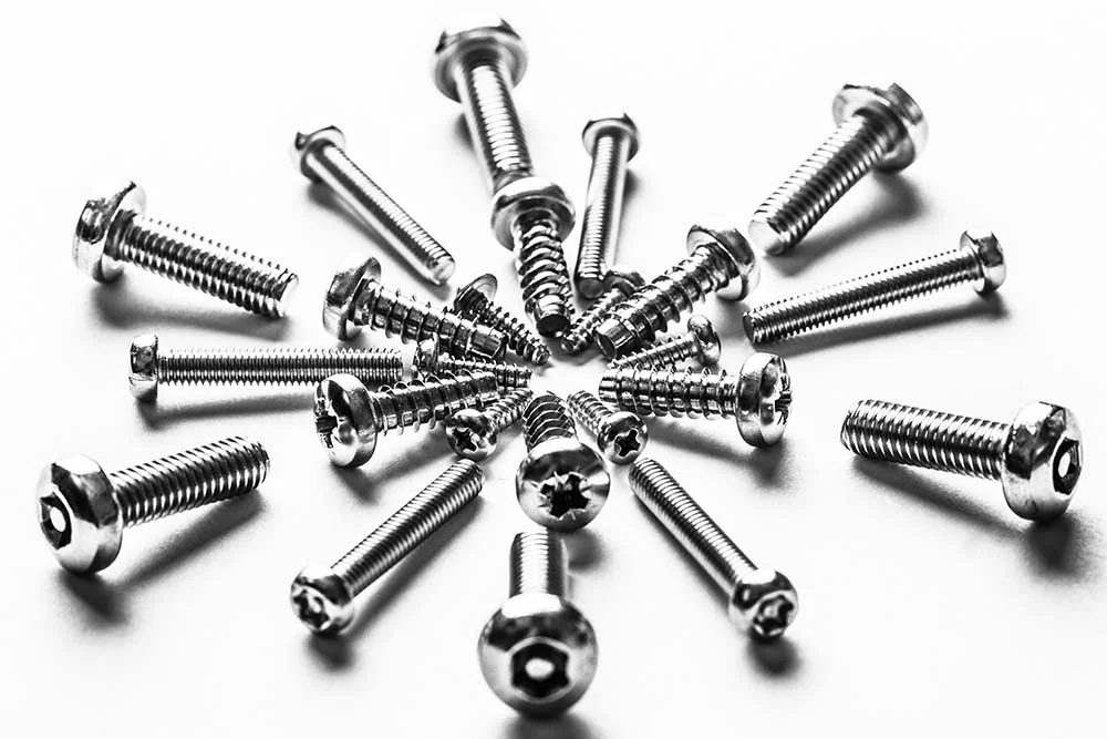 Tongming screws with different head, drive and thread styles on a white background